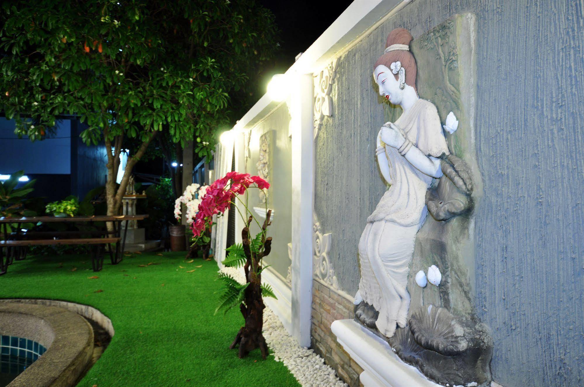 Oyo 792 Omsaga Phuket Hotel Esterno foto