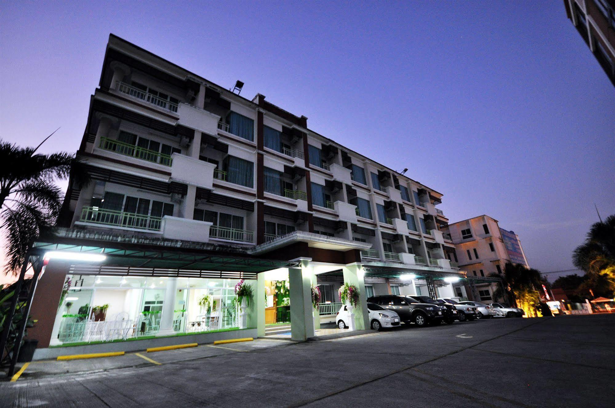 Oyo 792 Omsaga Phuket Hotel Esterno foto