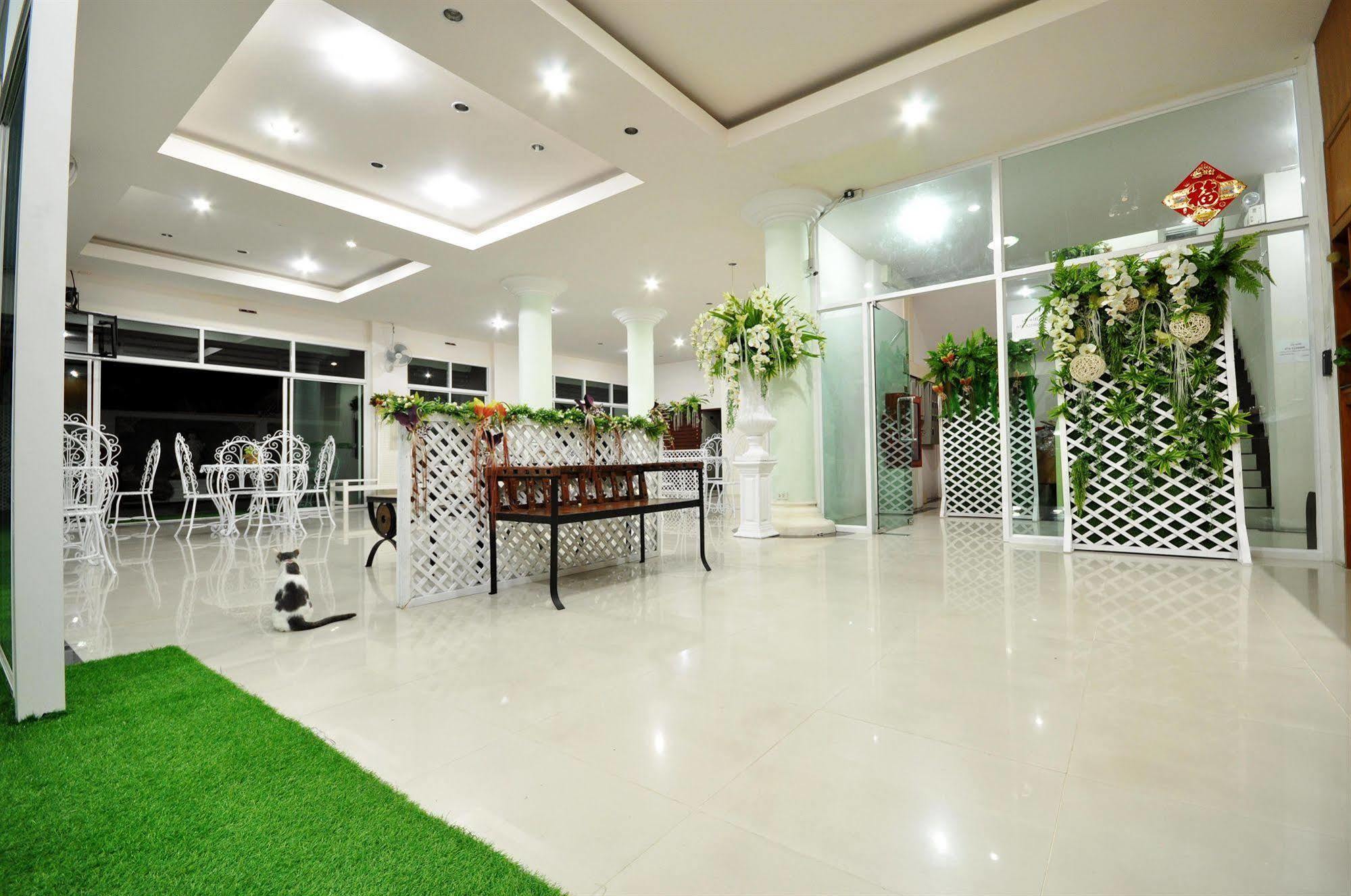 Oyo 792 Omsaga Phuket Hotel Esterno foto