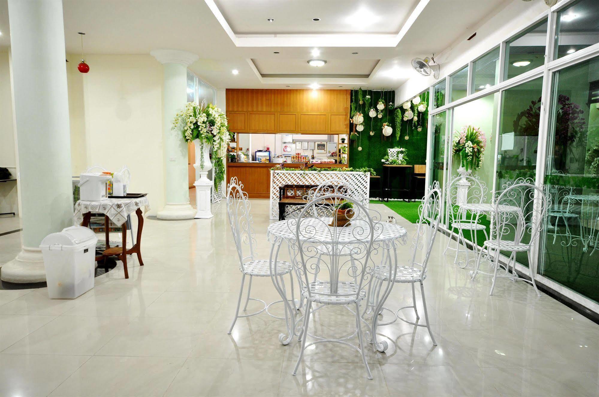 Oyo 792 Omsaga Phuket Hotel Esterno foto