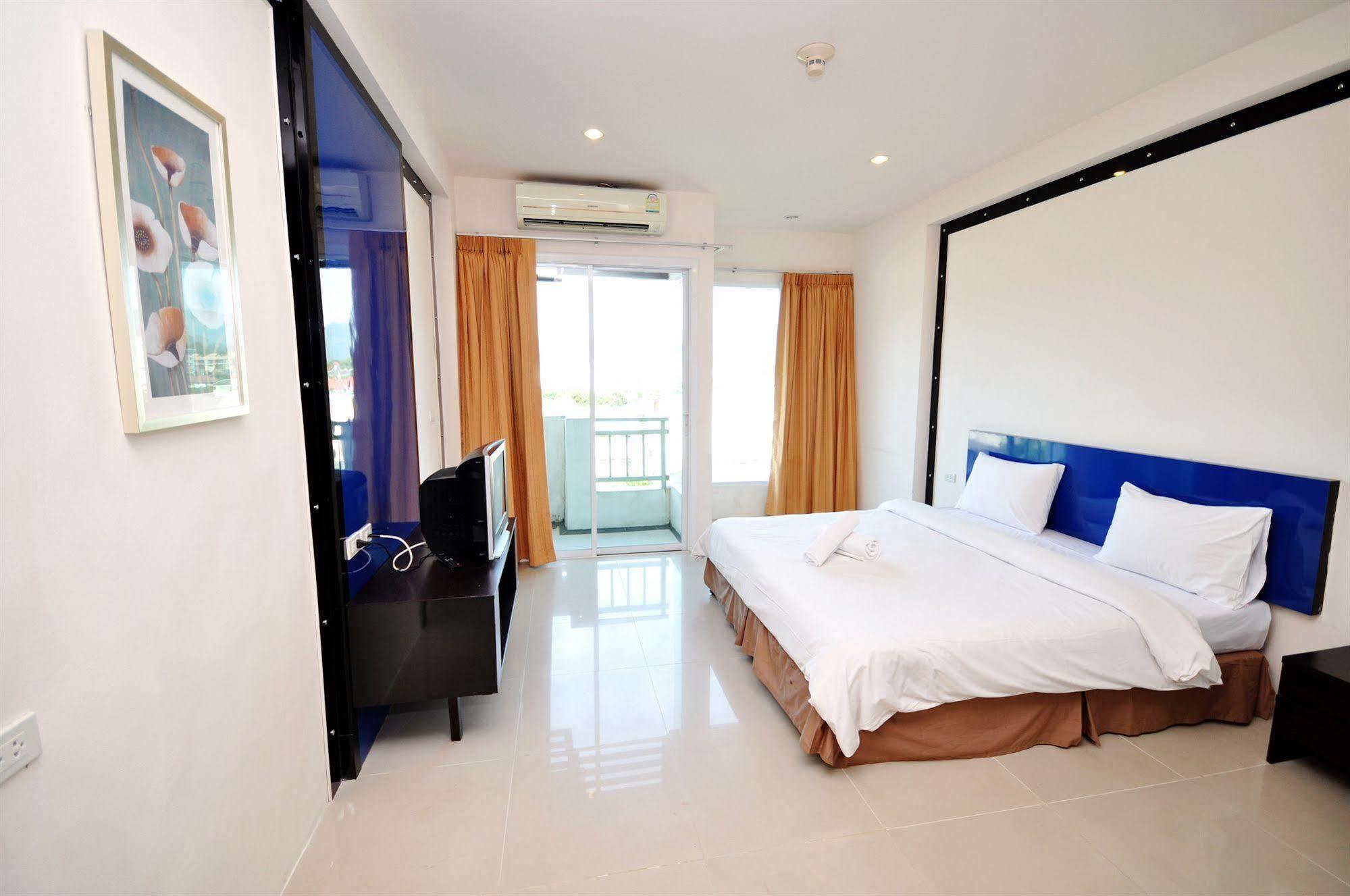 Oyo 792 Omsaga Phuket Hotel Esterno foto