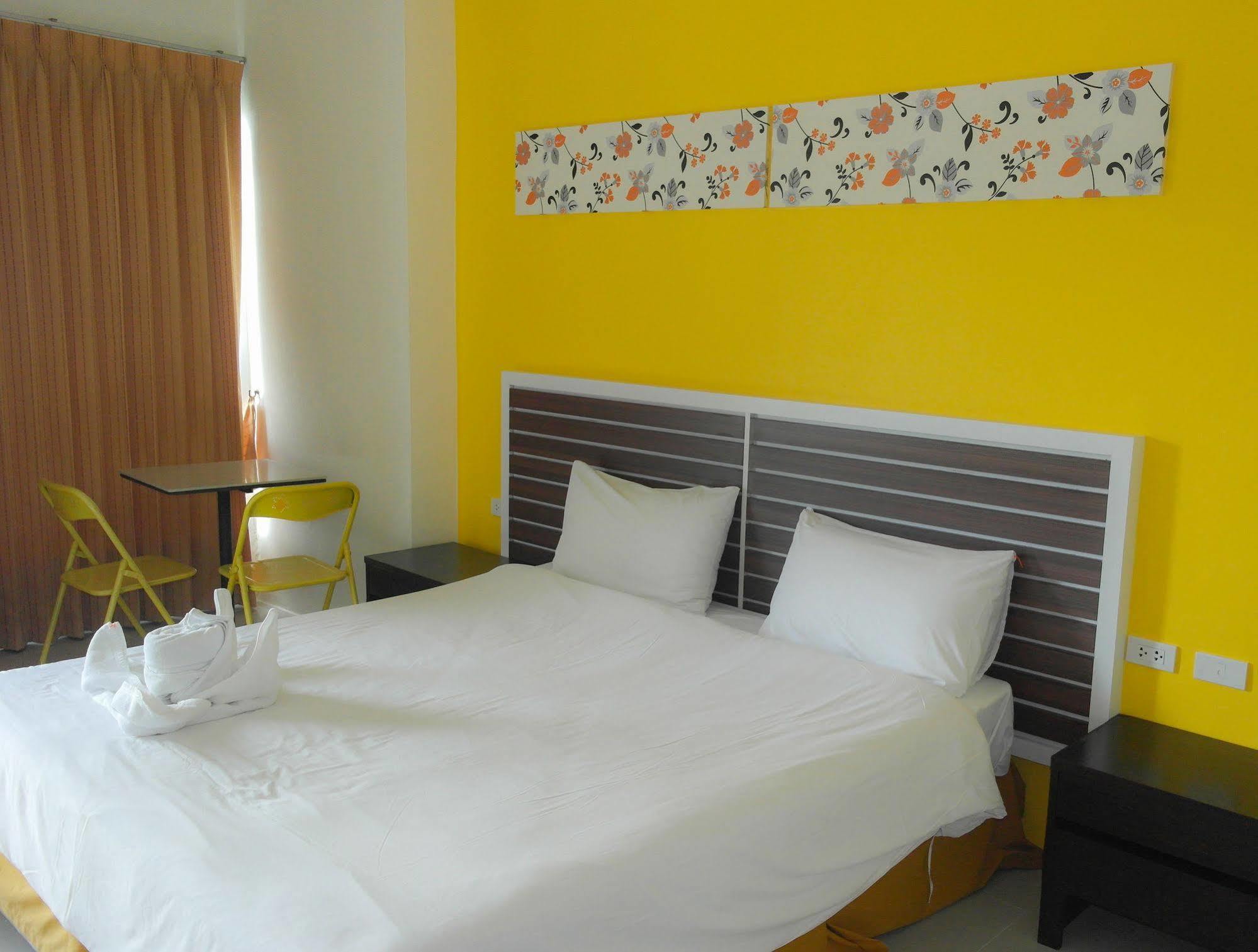 Oyo 792 Omsaga Phuket Hotel Esterno foto