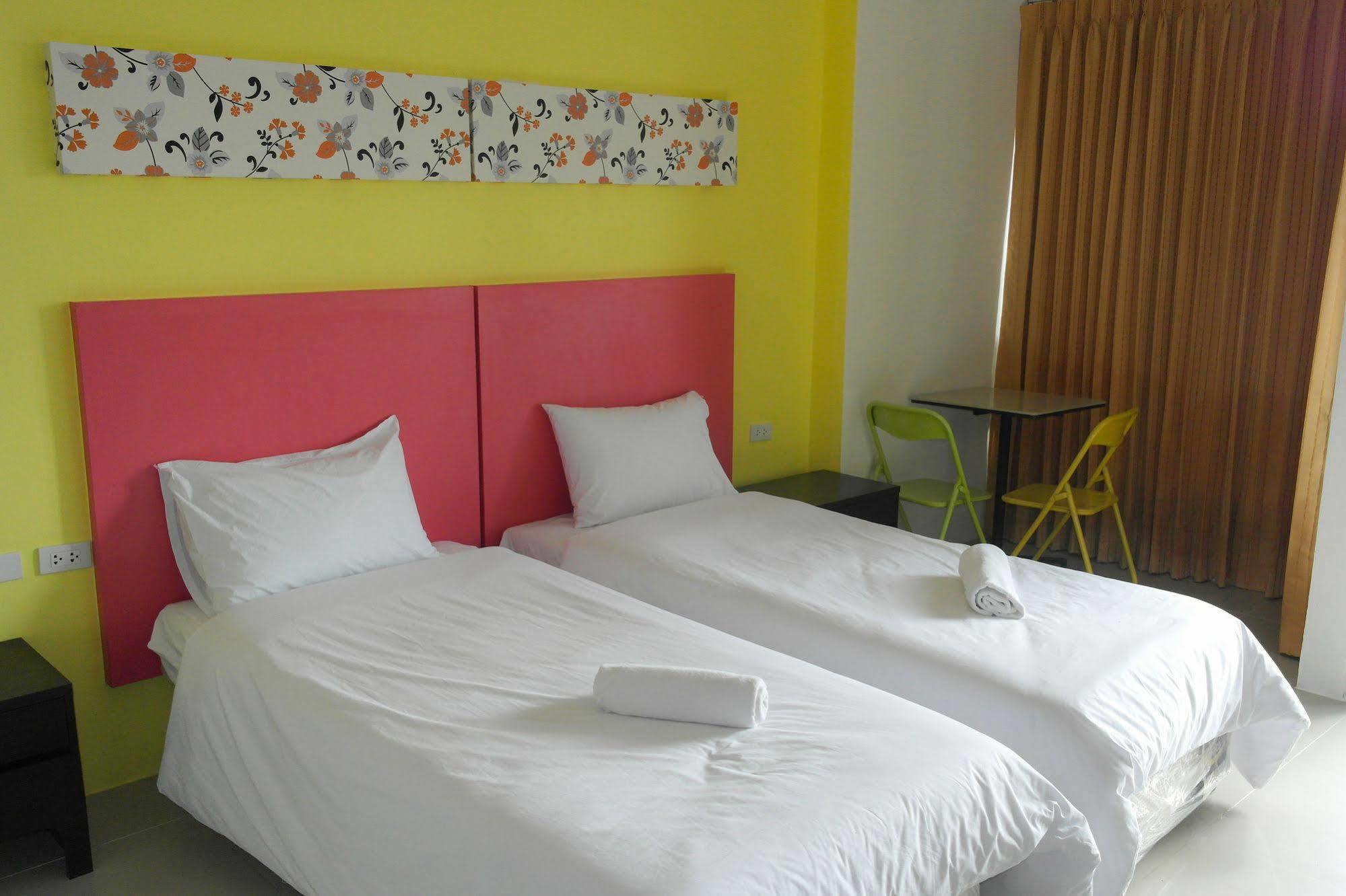 Oyo 792 Omsaga Phuket Hotel Esterno foto