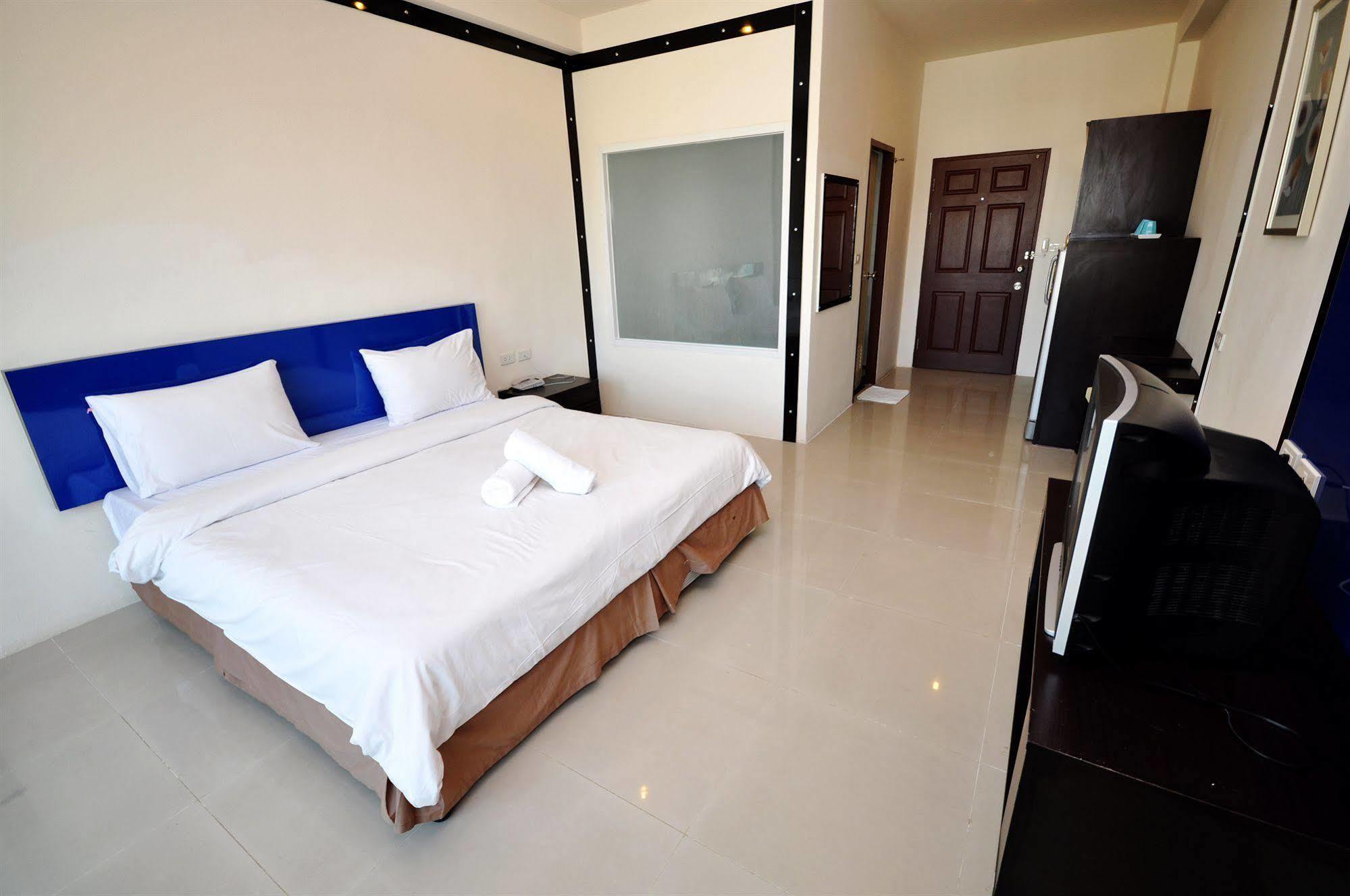 Oyo 792 Omsaga Phuket Hotel Esterno foto