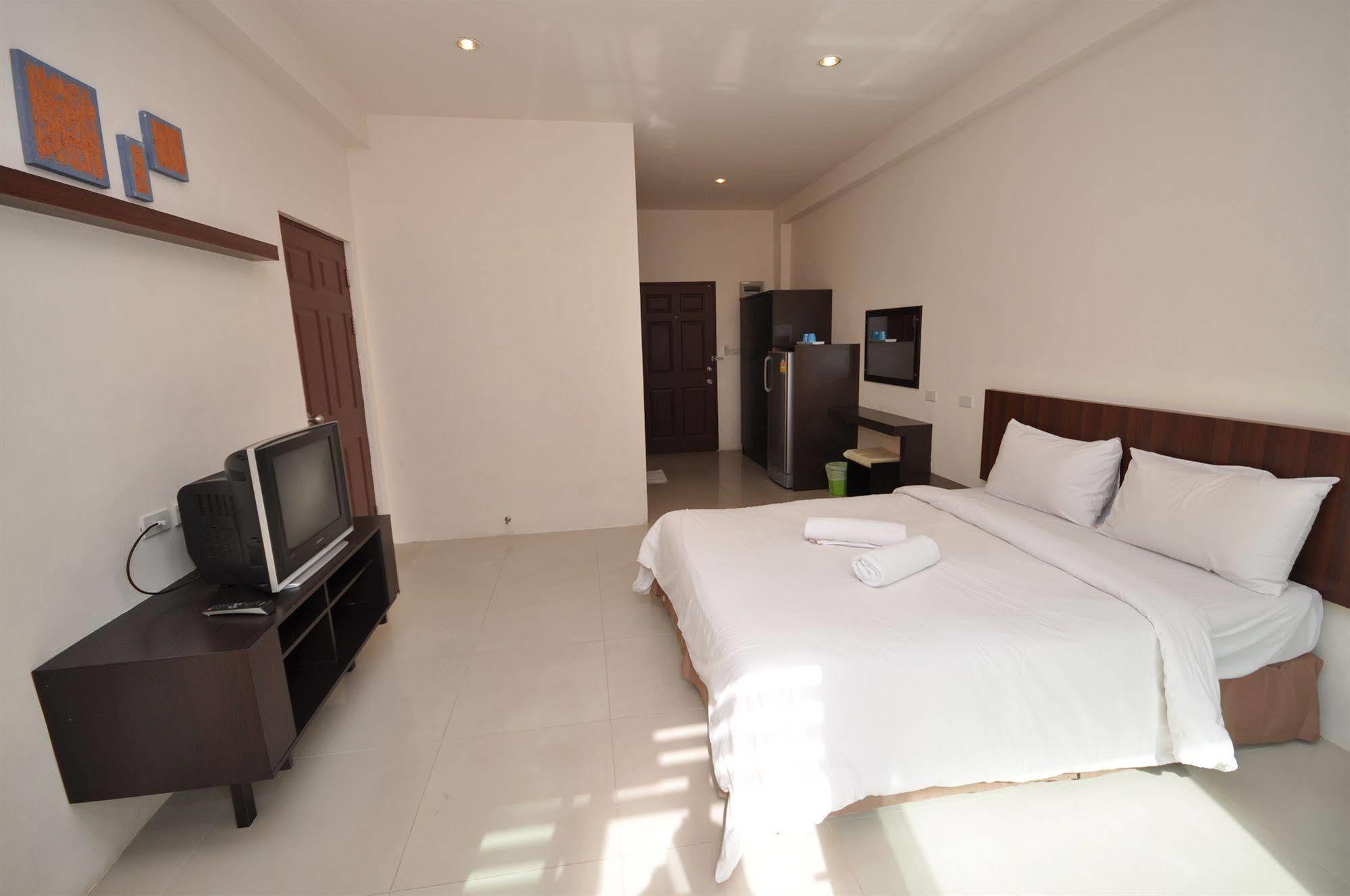 Oyo 792 Omsaga Phuket Hotel Esterno foto