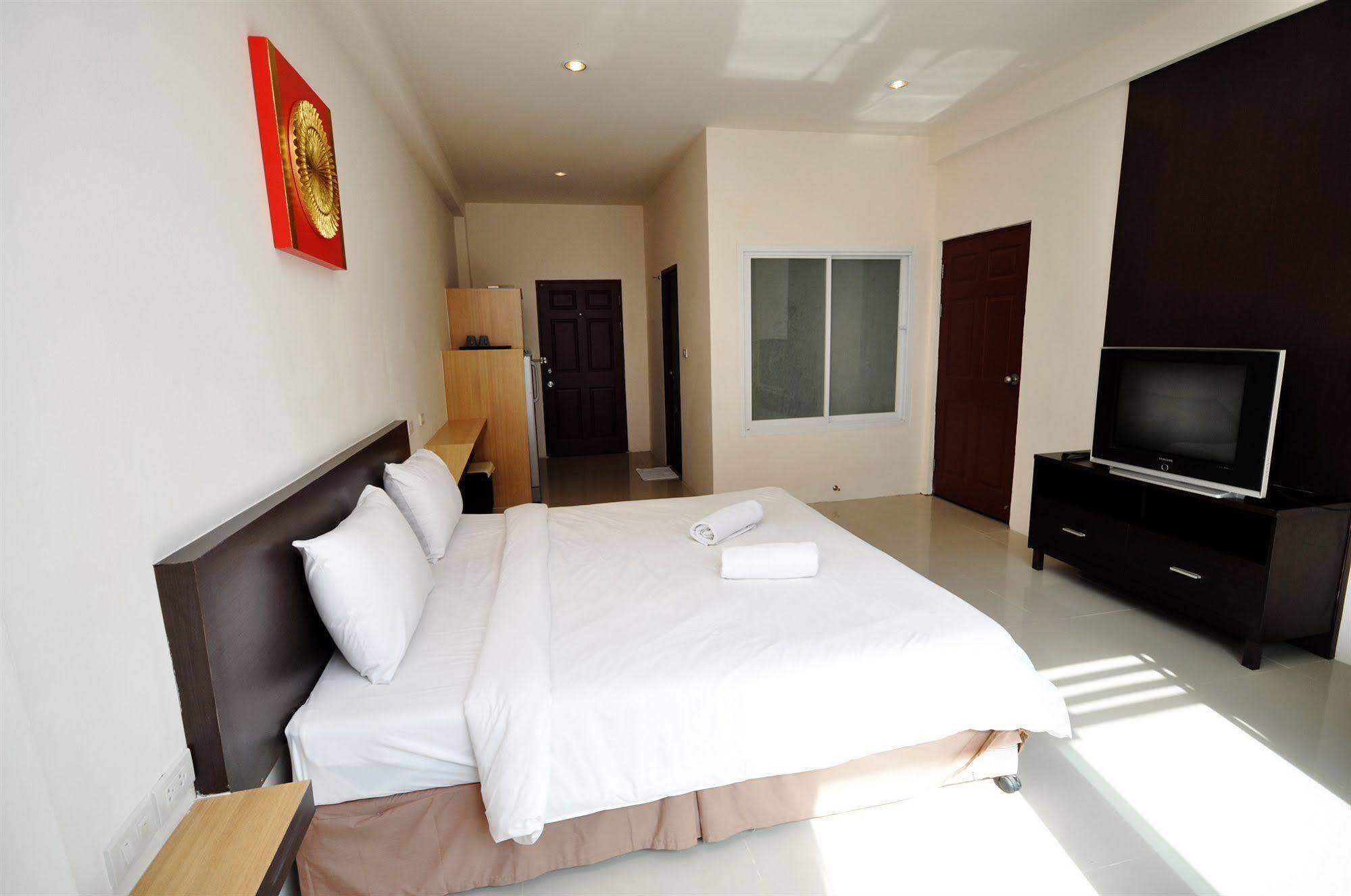 Oyo 792 Omsaga Phuket Hotel Esterno foto