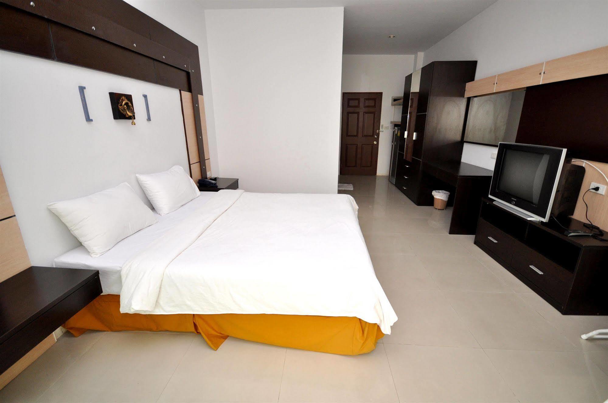 Oyo 792 Omsaga Phuket Hotel Esterno foto