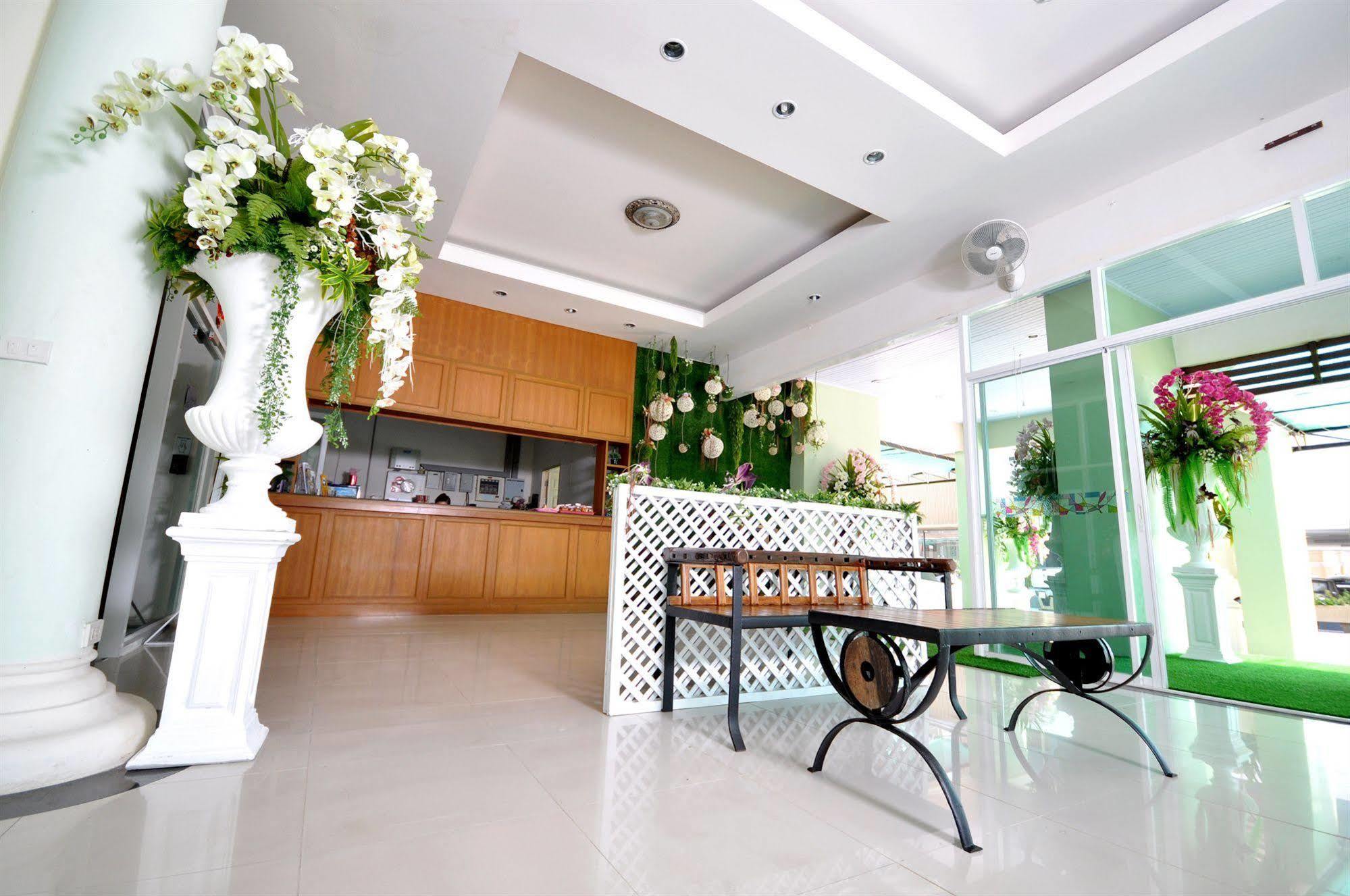 Oyo 792 Omsaga Phuket Hotel Esterno foto