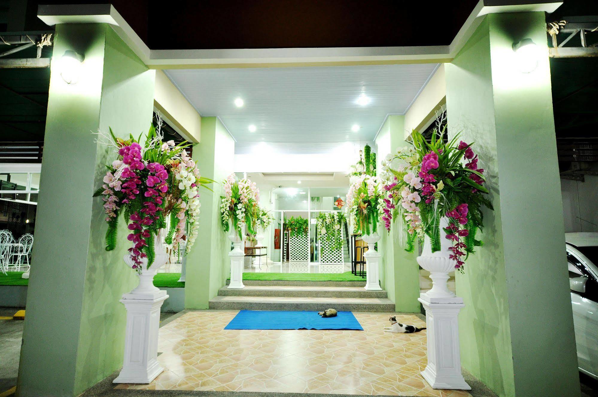 Oyo 792 Omsaga Phuket Hotel Esterno foto