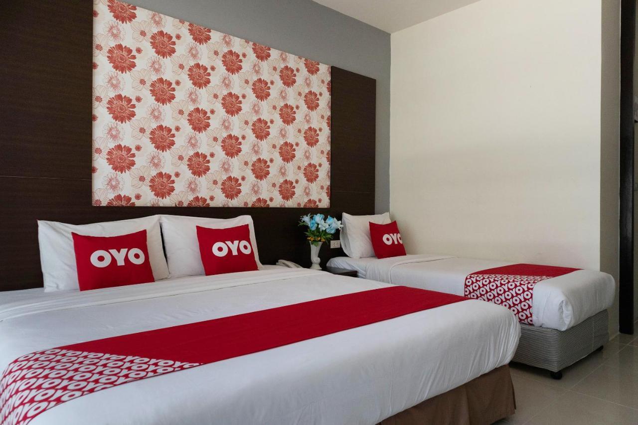 Oyo 792 Omsaga Phuket Hotel Esterno foto